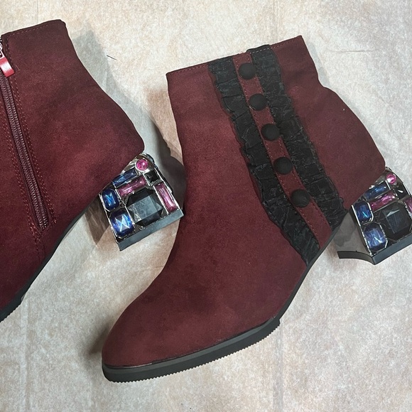 NWOT - Faux Suede Lace Ankle Boots (US 7) - Picture 3 of 10